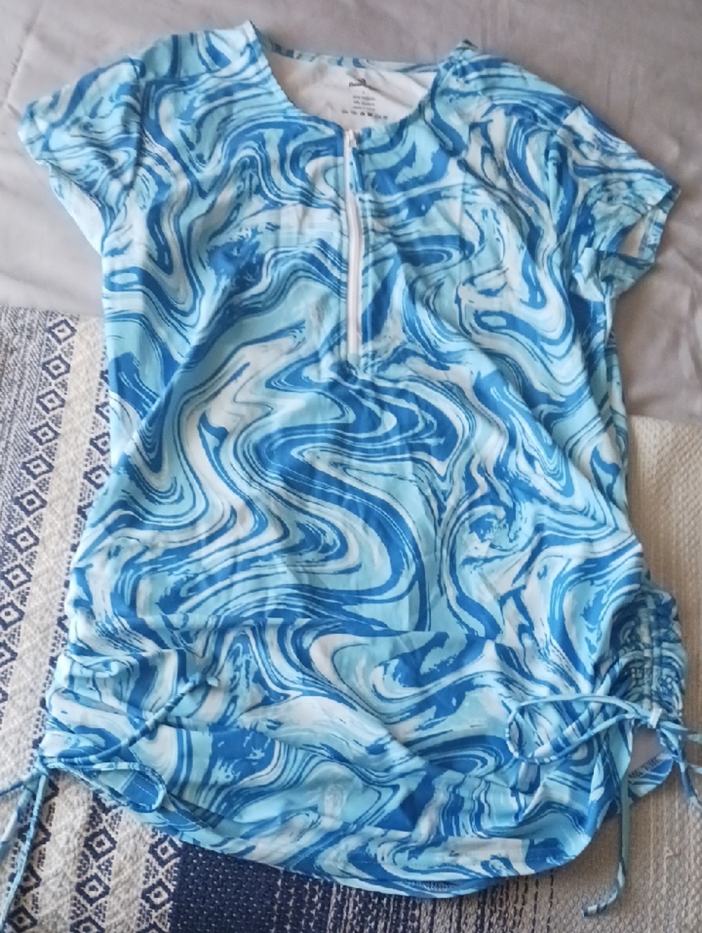 BesserBay Sports Blue Wave Swim Top & Cover Up
